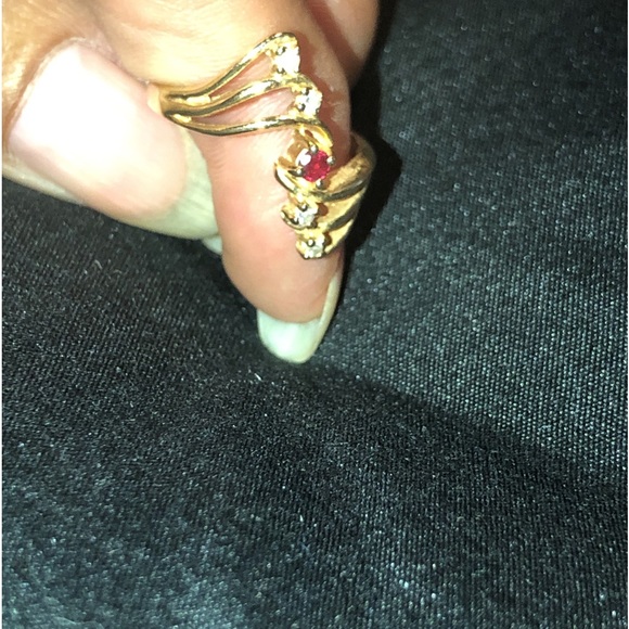 14k yg diamond/ruby ring - Picture 6 of 10